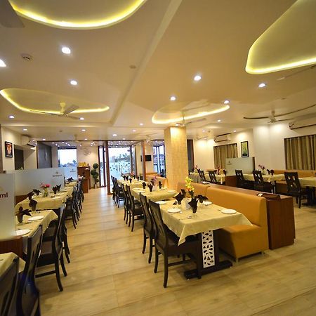 The Grand Imperial Hotel Morbi Eksteriør billede